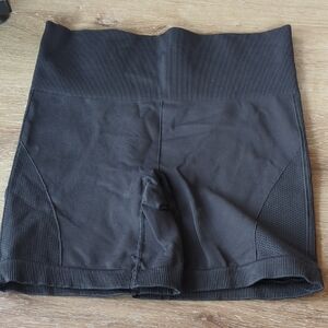 Lululemon sculpt shorts dark grey/black size 6